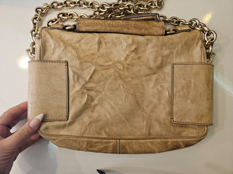 Restauration d'un sac en cuir Givenchy crème