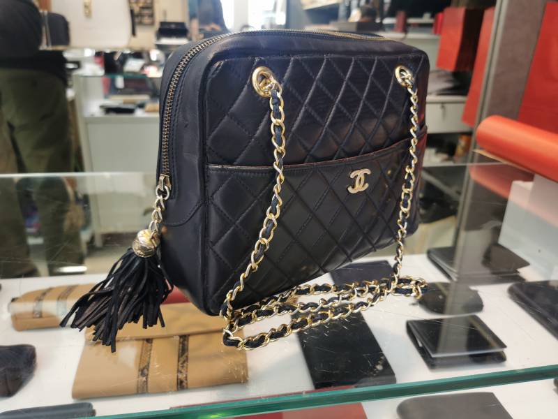 Restauration couleur d'un sac Chanel en cuir bleu vintage à Cannes