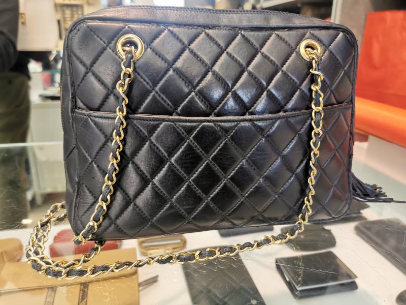 Restauration couleur d'un sac Chanel en cuir bleu vintage à Cannes